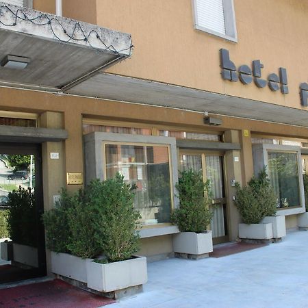Hotel Pinolo Gubbio Exteriör bild