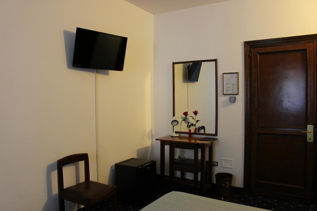 Hotel Pinolo Gubbio Exteriör bild