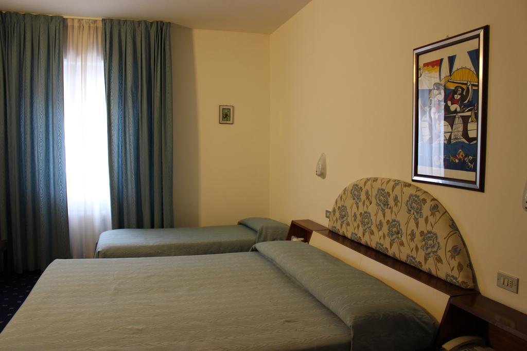 Hotel Pinolo Gubbio Exteriör bild