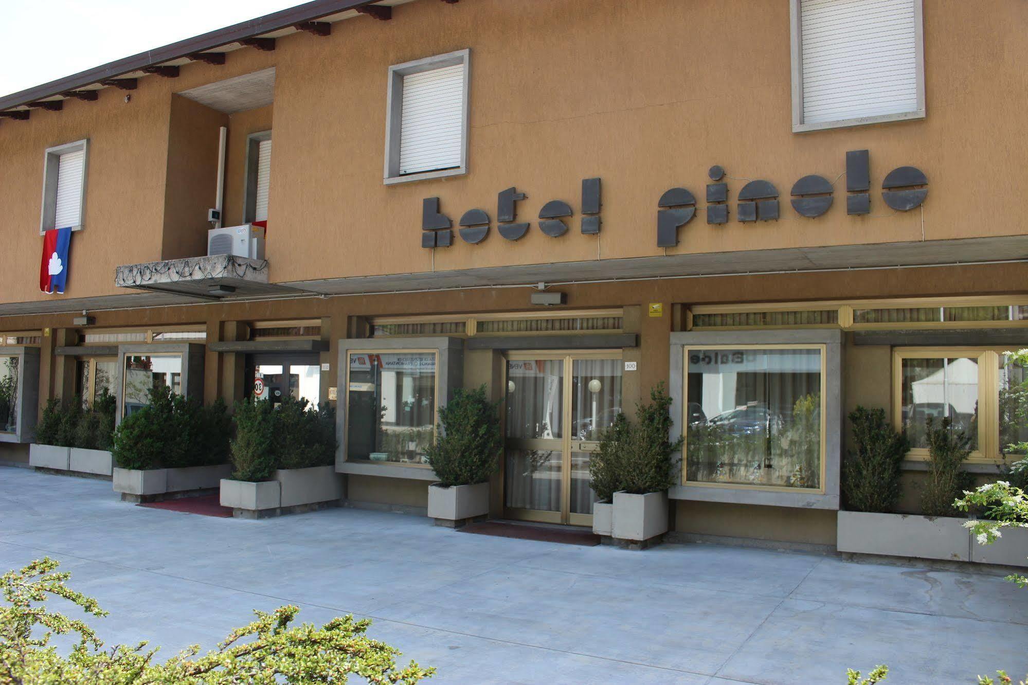 Hotel Pinolo Gubbio Exteriör bild
