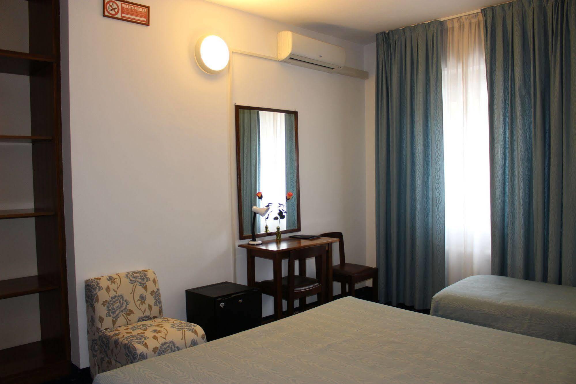 Hotel Pinolo Gubbio Exteriör bild