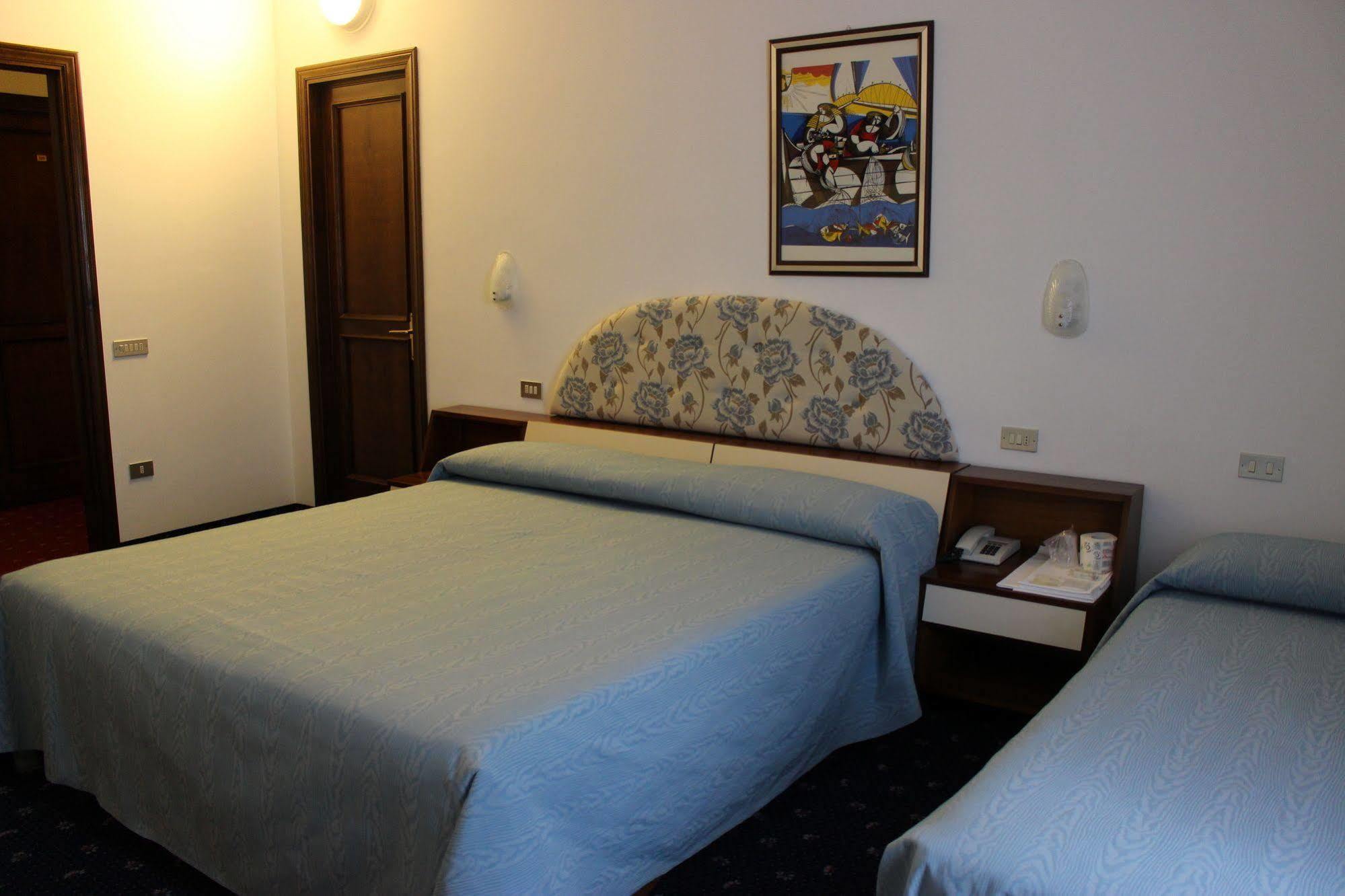 Hotel Pinolo Gubbio Exteriör bild