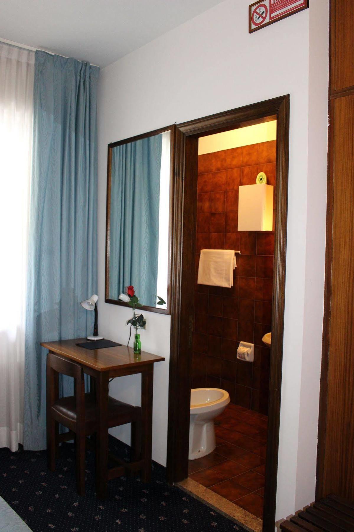 Hotel Pinolo Gubbio Exteriör bild