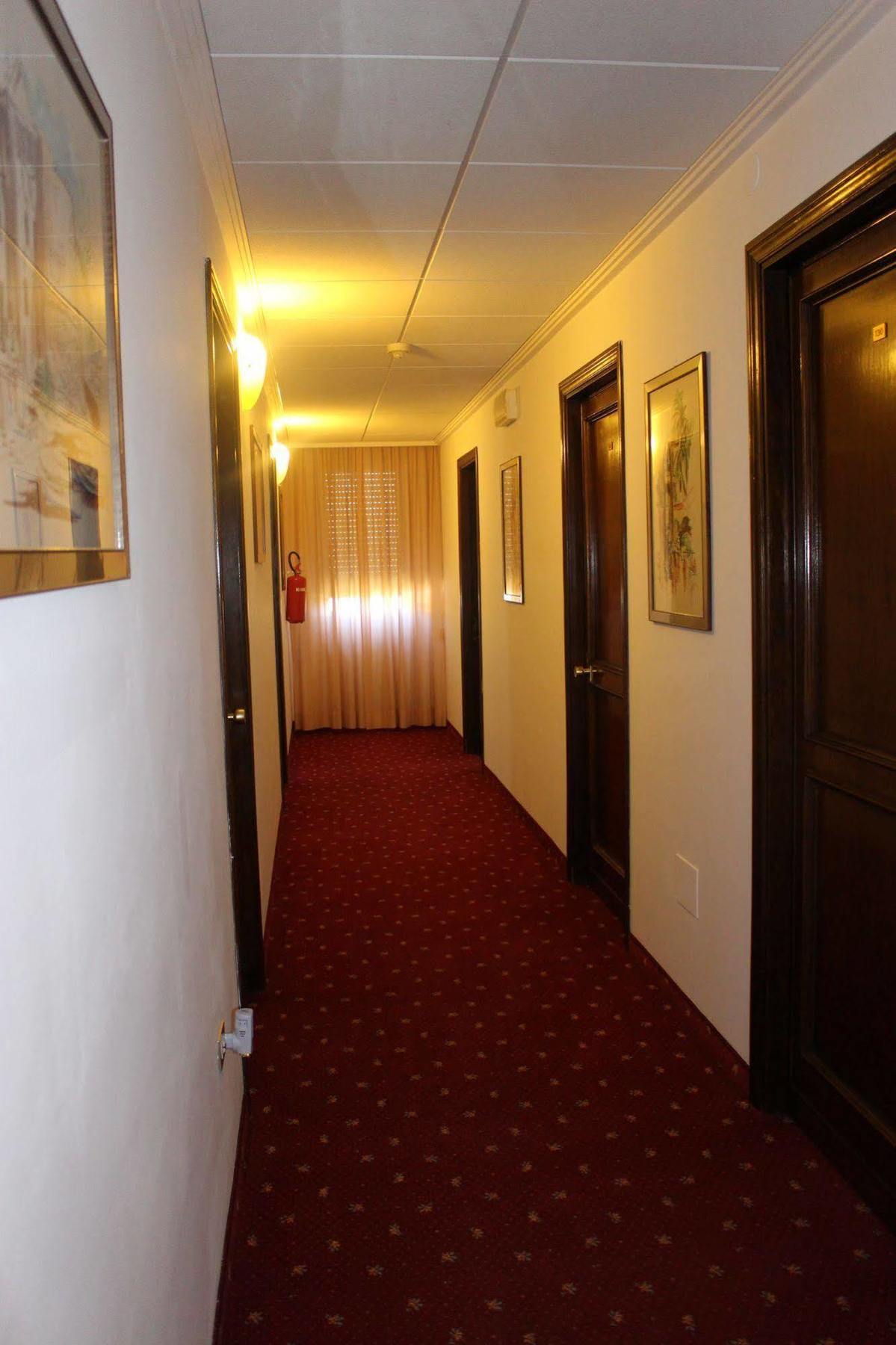 Hotel Pinolo Gubbio Exteriör bild